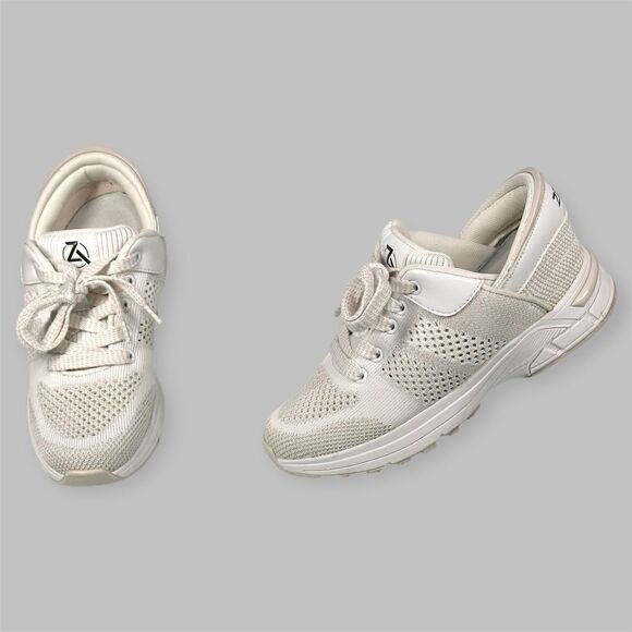 Zeba Shoes Womens Size 5.5 Vanilla Comfort Slip On Hands Free Walking Sneaker - Picture 1 of 15